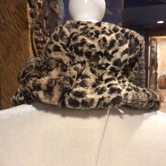 NWT Vine Street Apparel Luxury Faux Fur Scrunchy Scarf - Picture 4 of 4